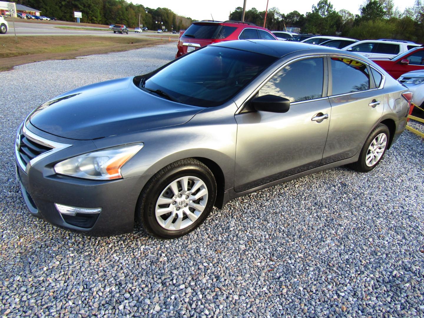 2015 Gray Nissan Altima 2.5 S (1N4AL3AP3FN) with an 2.5L L4 DOHC 16V engine, Automatic transmission, located at 15016 S Hwy 231, Midland City, AL, 36350, (334) 983-3001, 31.306210, -85.495277 - Photo#2